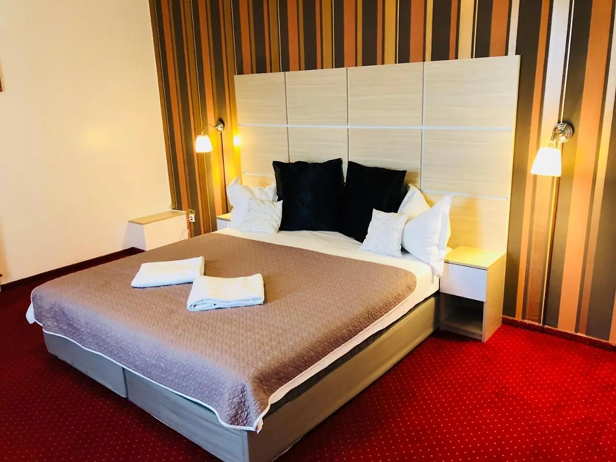 Hotel Mon Caprice Bükreş