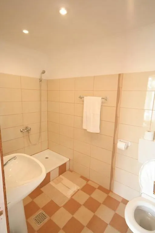***  Hotel Mon Caprice Bükreş Romanya