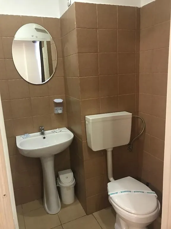 Hotel Mon Caprice Bükreş