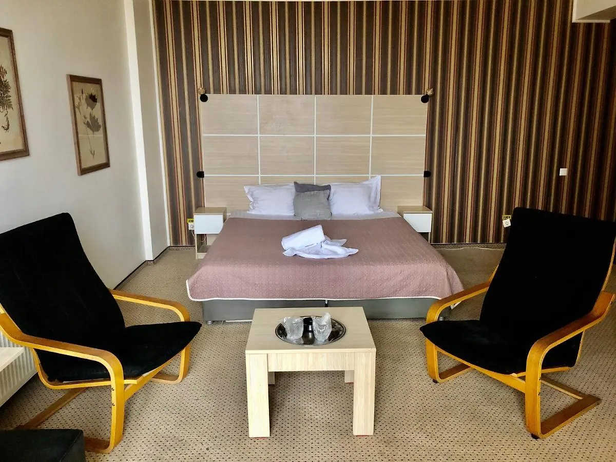 Hotel Mon Caprice Bucharest 3*,